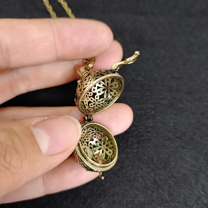 Vintage Brass Hollow Ball Lock - Diffuser Necklace Locket 评论和价格