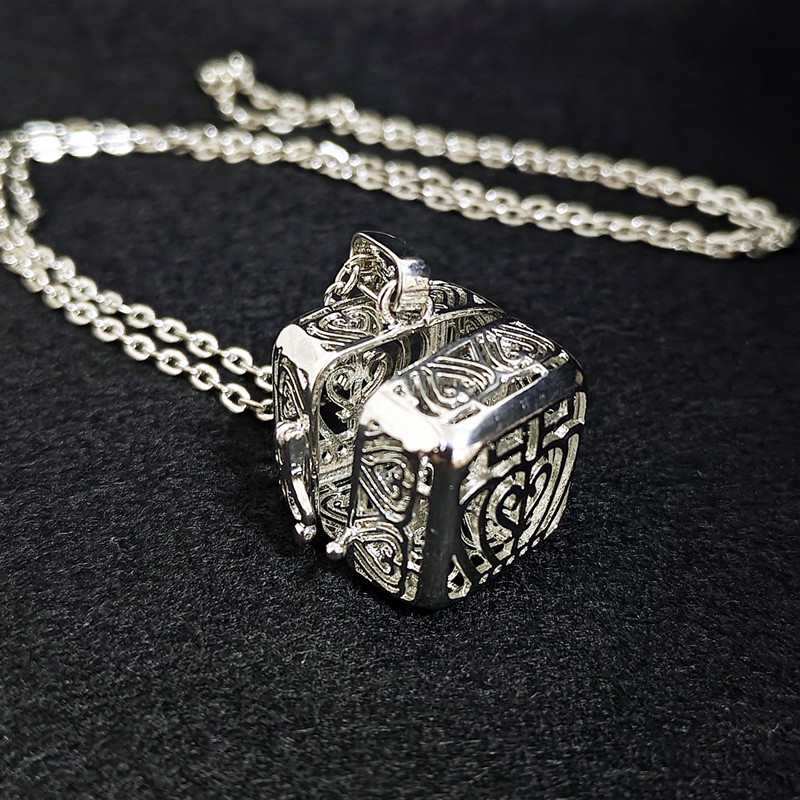 Vintage Brass Hollow Ball Lock - Diffuser Necklace Locket 评论和价格